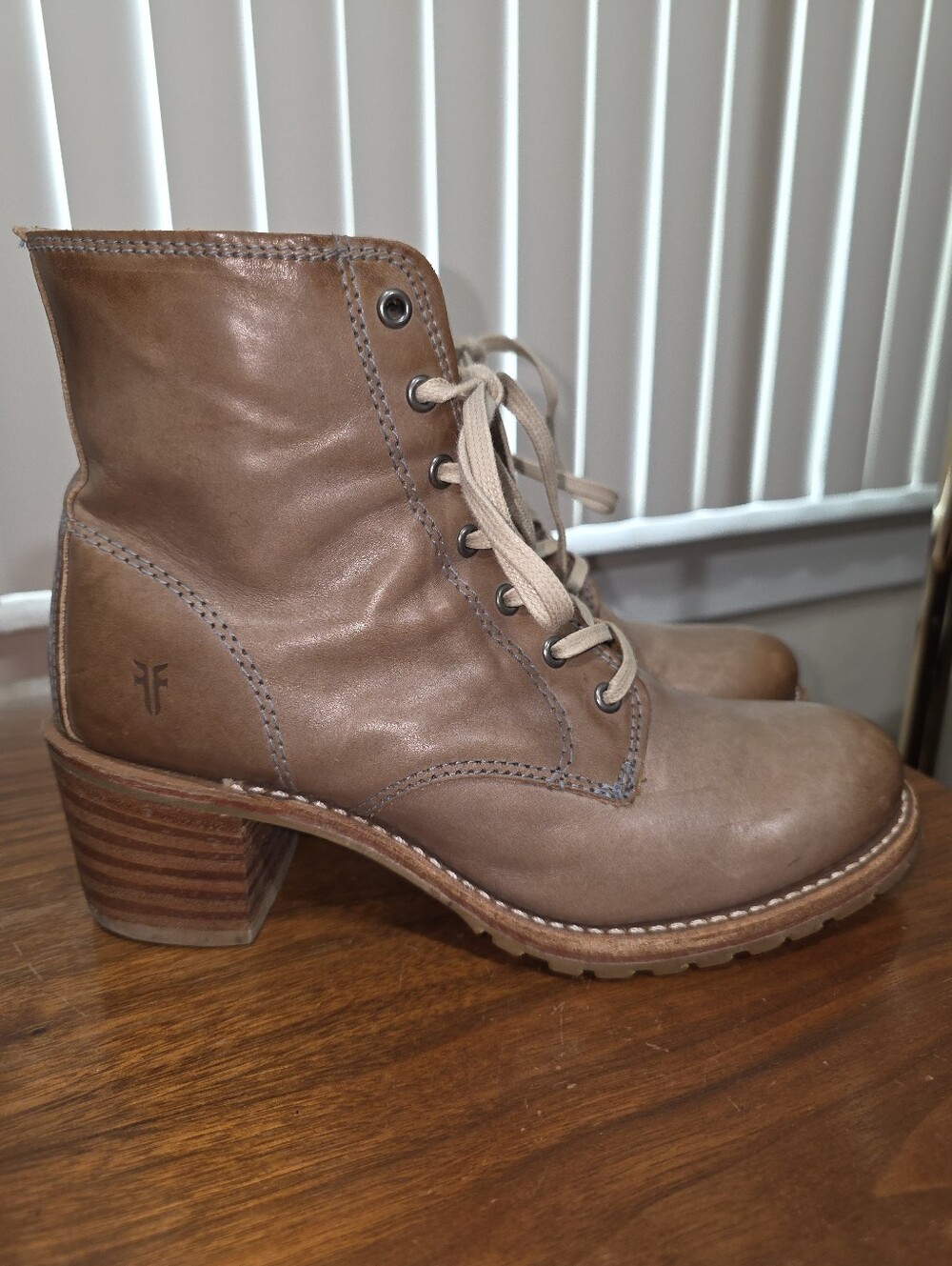 Frye Sabrina 6G Light Brown Lace Up Leather Boot Size 8 1/2